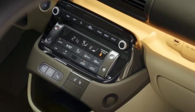 Wireless charging in the compact centre console.